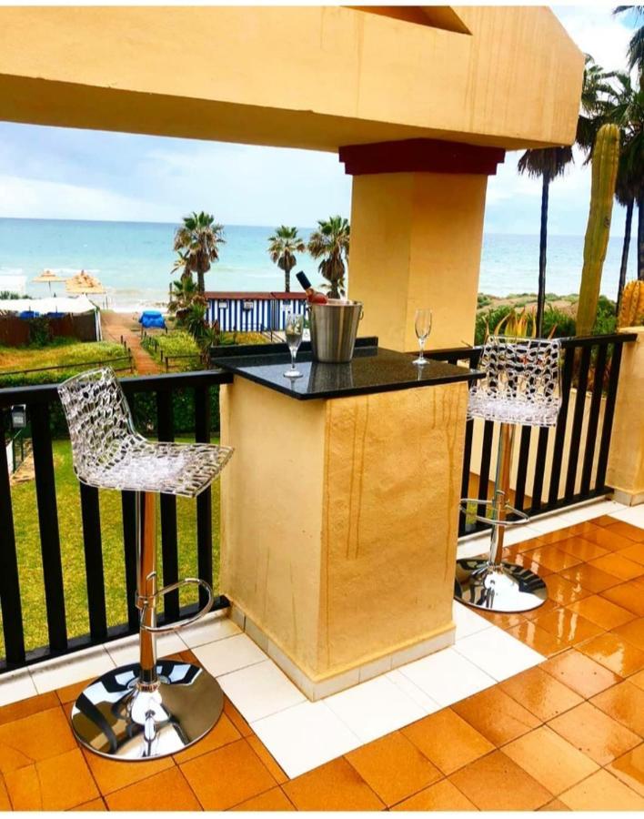 Beachfront Apartment - Sea Views - Марбелья Екстер'єр фото