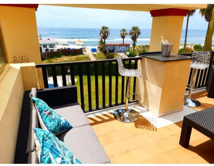 Beachfront Apartment - Sea Views - Марбелья Екстер'єр фото