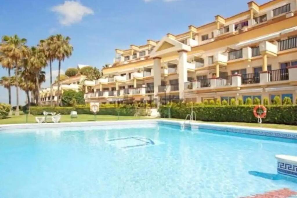 Beachfront Apartment - Sea Views - Марбелья Екстер'єр фото