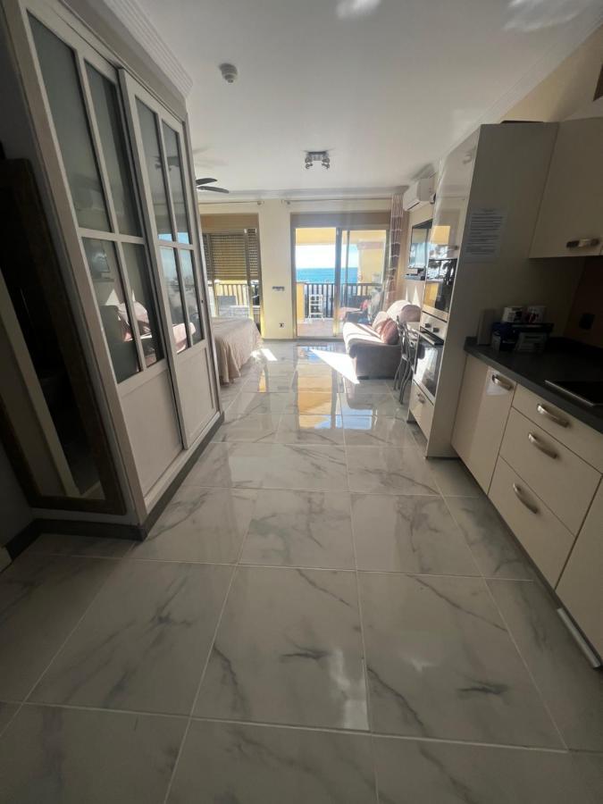 Beachfront Apartment - Sea Views - Марбелья Екстер'єр фото